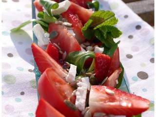 Salade de fraises, tomates, feta et billes de menthe | j'ai le coeur gourmandise