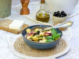 Salade de pommes de terre, feta, olives et basilic