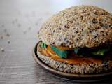 Burger léger à la courge, mâche et sauce cacahuète – Vegan, sans gluten