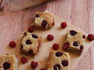 Blondie aux framboises et chocolat blanc { sans gluten, sans lait, sans oeufs }