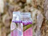 Detox water fleurs de lilas et mûres