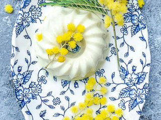 Panna cotta aux fleurs de mimosa & kiwi