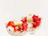 Trifle vegan aux fraises & sponge cake