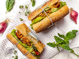 Vegan sandwich au poulet végétal & crudités