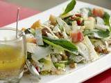 Salade acido-basique aux légumes, fruits et oléagineux de saison