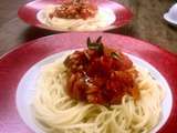 Spaghettis, sauce tomate au céleri, shiitakés et sarriette