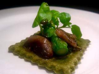 Tartelette apéritive : pâte brisée au thé vert matcha, champignons, cresson et asperges