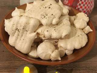 Meringues à l'eau de pois chiches