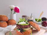 Burger végétarien tout rose (ou presque...) betterave, haricots rouges et chutney d'oignons rouges pour Octobre Rose