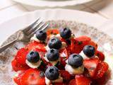Carpaccio de fraises et tomates cerises, ricotta, myrtilles { et basilic } pour le 14 juillet