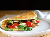 Piadine, sandwiches nord italiens { tomates, mozzarella di bufala, champignons & roquette } - Foodista Challenge #15