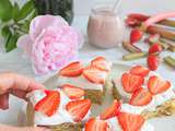 Poke cake rhubarbe et fraises (option vegan)