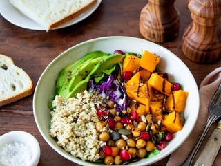 Bol d’hiver à la courge et quinoa
