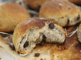 Petits pains briochés vegan aux pépites de chocolat / aux raisins et orange confites