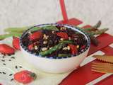 Salade de riz noir nerone aux fraises, asperges, pignons et miso
