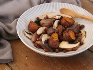 Salade tiède de patate douce, échalote, champignon, grenade et amande