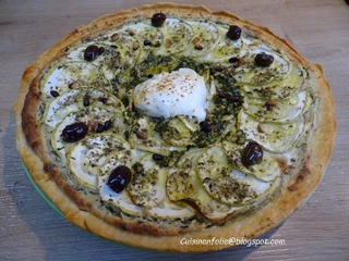 Tarte feuilletée courgettes douce, fromage frais, pignons, pesto, Mozzarella