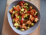 Salade chaude avec du pain grillé