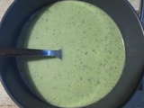 Soupe glacée au concombre, citron et yaourt