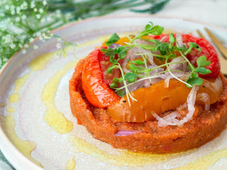 Antipasti sur compotée de tomates façon tartelette