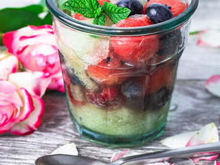 Salade de fruits rouges et son granité de menthe fraîche