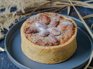 Tarte à la poire, fondant d'amande au vin de Marsala