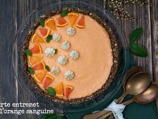 Tarte entremet à l'orange sanguine dans sa croute de granola à la caroube
