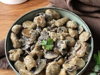 Gnocchi maison sauce aux champignons