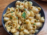 Pâtes à la crème de carottes, curry et pesto de tomate