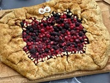 Tarte rustique effrayante aux fruits rouges