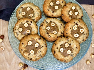 Cookies aux noisettes, praliné et pépites de chocolat