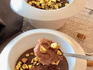 Crème dessert au chocolat et éclats de pistache