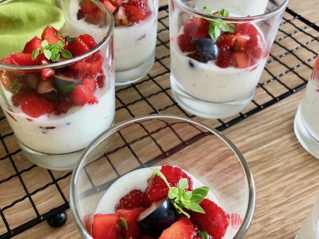 Yaourts sur compotée de fraises pour yaourtière Multi-Délices SEB - Recette  i-Cook'in