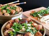 Soupe de nouilles Udon au tofu frit et aux champignons asiatiques