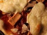 Pizza végétarienne : tofu fumé, champignons, mozzarella