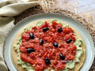 Galette de farine de pois chiches, avocat et tomate #vegan