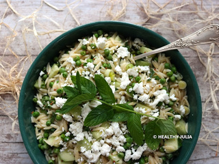 Salade d'avoines, petits pois, concombre et feta