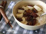 Bataille Food porridge végétalien cru au lait d'amandes et fruits secs