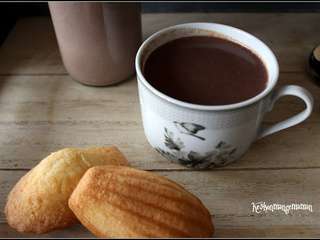 Chocolat chaud marron et rhum pour cmum