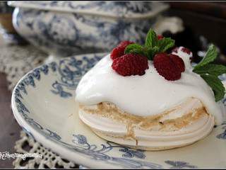 Pavlovas individuelles à la framboise, chantilly tonka