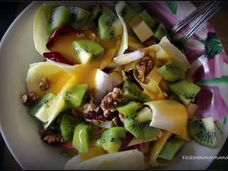 Salade d'endives acidulées au kiwi , Beaufort et noix