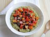 Porridge salé vert quinoa pois cassés, patate douce rôtie et tomates cerises (vegan, sans gluten)