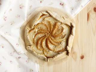 Tarte salée poire fromage végétal (vegan, sans gluten)