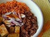 Veggie bowl {riz, carottes et tofu mariné sauce teriyaki}