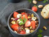 Salade de quinoa aux fraises & à la pistache #vegan