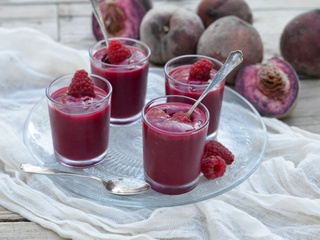 Soupe de pêches de vigne et framboises
