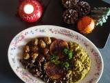 Festin d'hiver: butternut rôtie aux épices, boulettes de légumes, sauce à la cannelle, champignons à l'ail, purée de pois cassés