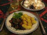 Repas de fête: pommes duchesse à l'huile d'olive et sa garniture de fausse viande à la coriandre