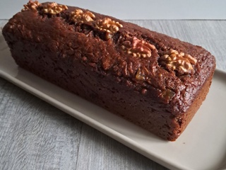 Carrot cake aux noix, figues confites et épices