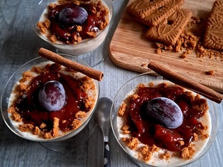 Crème à la cannelle et compotée de quetsches